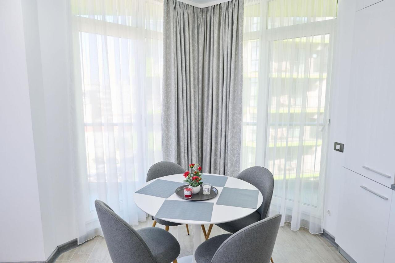 Seascape Apartment Spa N Pool Beach Resort Mamaia Exterior foto