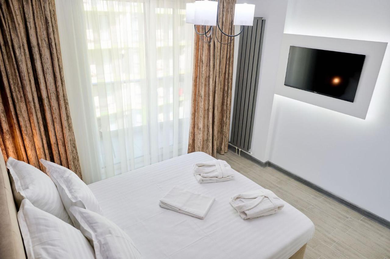 Seascape Apartment Spa N Pool Beach Resort Mamaia Exterior foto